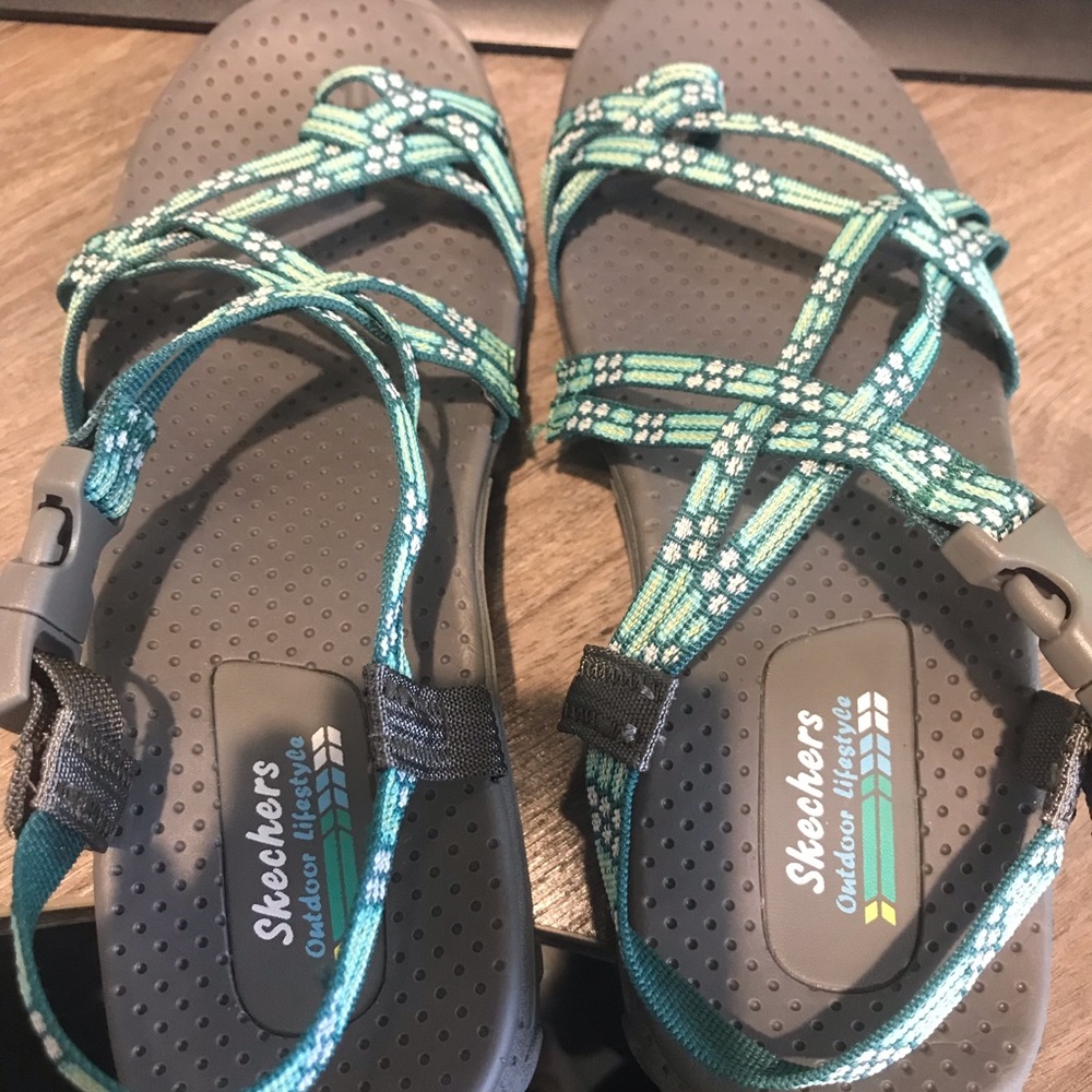Brand New Sketchers Reggae Loopy outdoor sandals